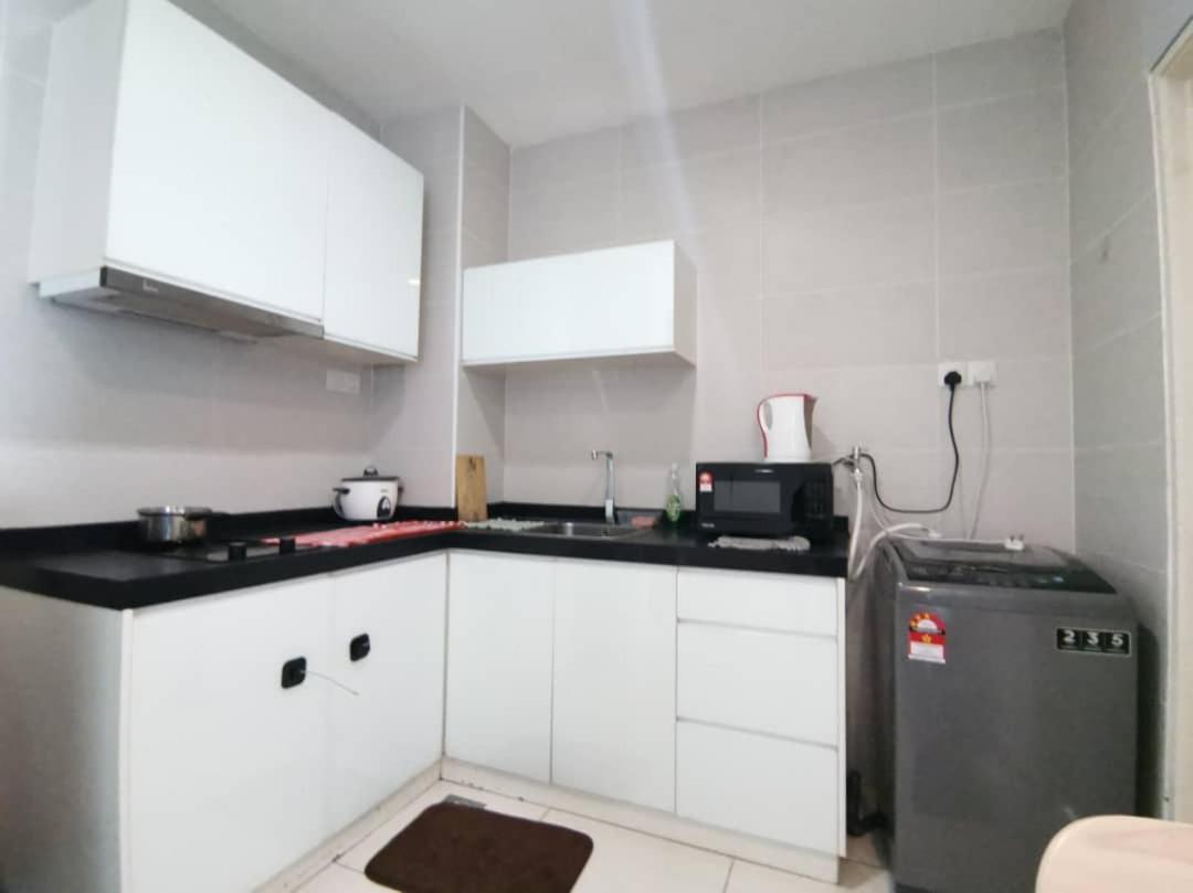 Homestay Kuala Lumpur ; Terminal Tbs ; Bukit Jalil Esterno foto